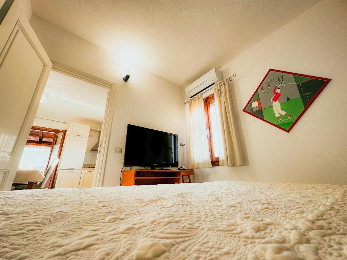 Appartamento Vicino Al Centro Di ออลเบีย ภายนอก รูปภาพ