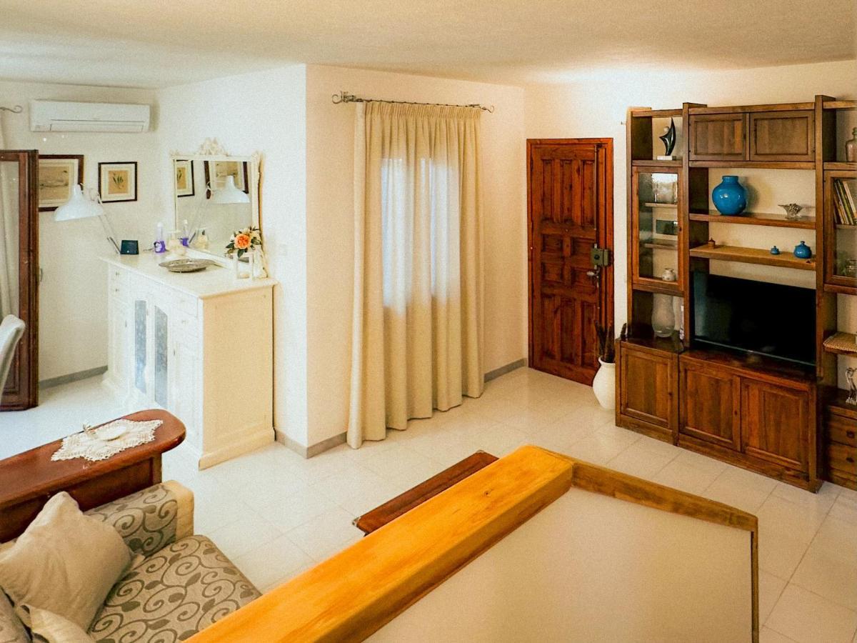Appartamento Vicino Al Centro Di ออลเบีย ภายนอก รูปภาพ